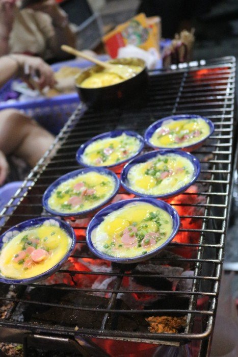 trung-chen-nuong-co-ty-vietnamese-street-delicious-food-street-food-in-hanoi-blog