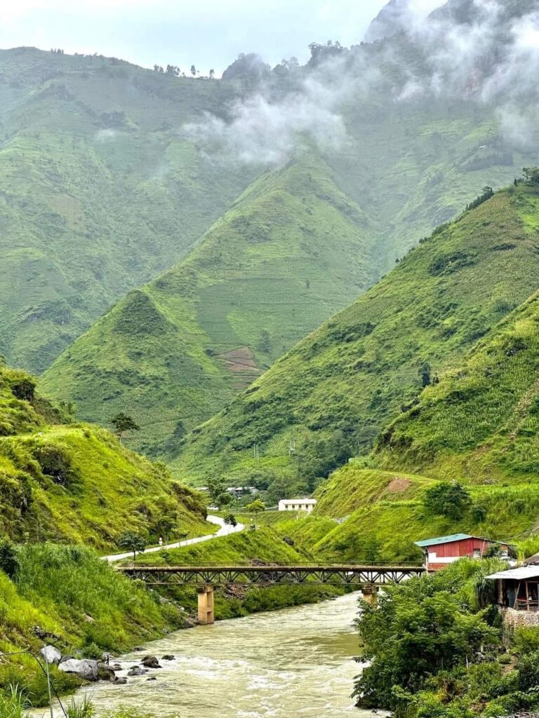 things-to-do-in-ha-giang-loop-travel-guide-backpacking-itinerary-road-trip-3-days-hostels-police-what-to-do-in-ha-giang-map-tour-route-motorbike00001