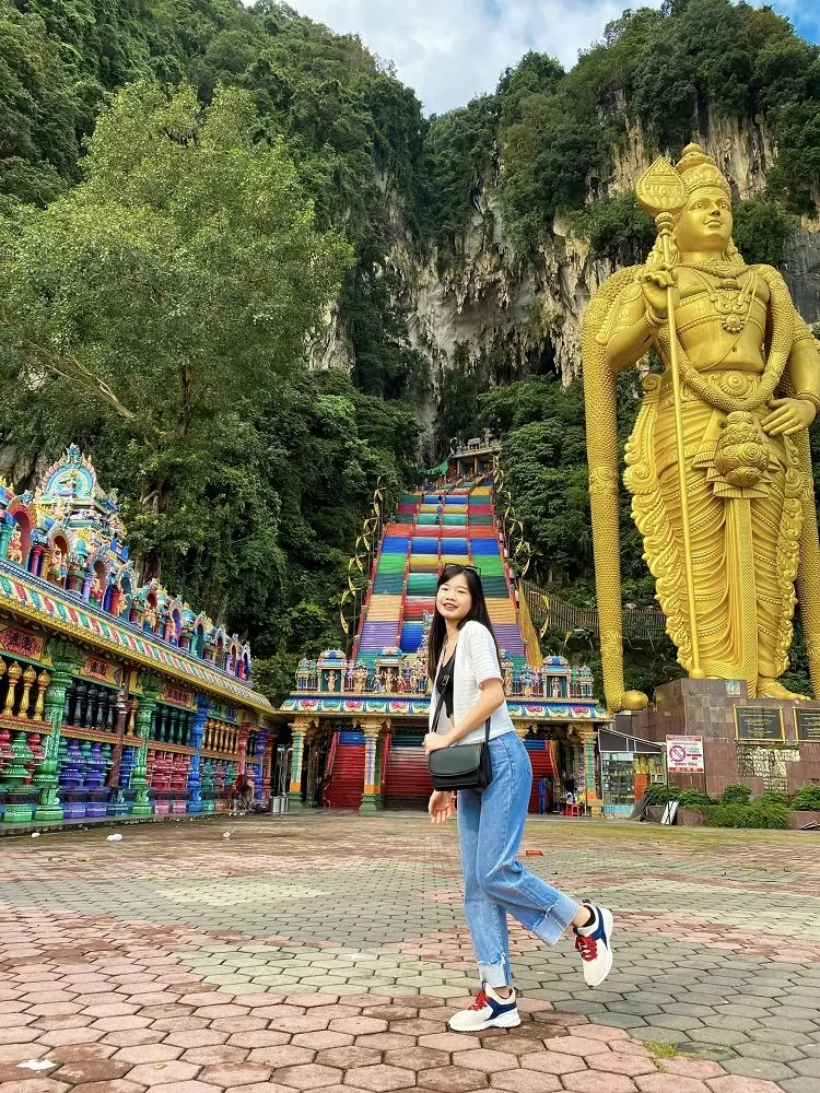 murugan-statue- dark-cave-malaysia-batu-caves- shiva-temple-dance-in-the-dark-caves