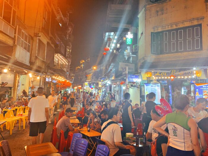 ta-hien-beer-street-hanoi-old-quarter-bia-hoi-junction-night-life-pub-street