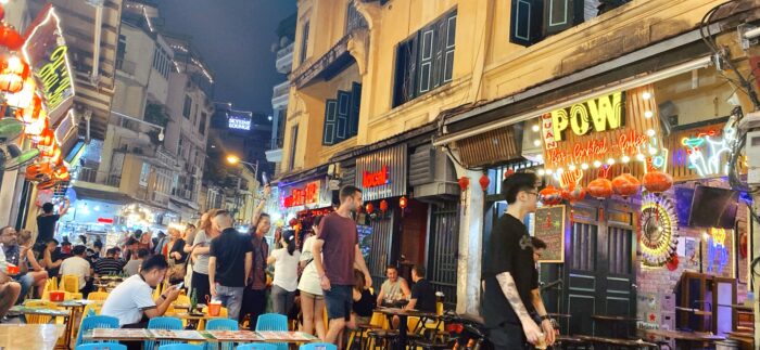 ta-hien-beer-street-hanoi-old-quarter-bia-hoi-junction-night-life-pub-street