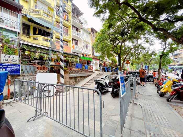 hanoi-train-street-schedule-open-closed-accident-time-location-history-photos-cafe-vietnam
