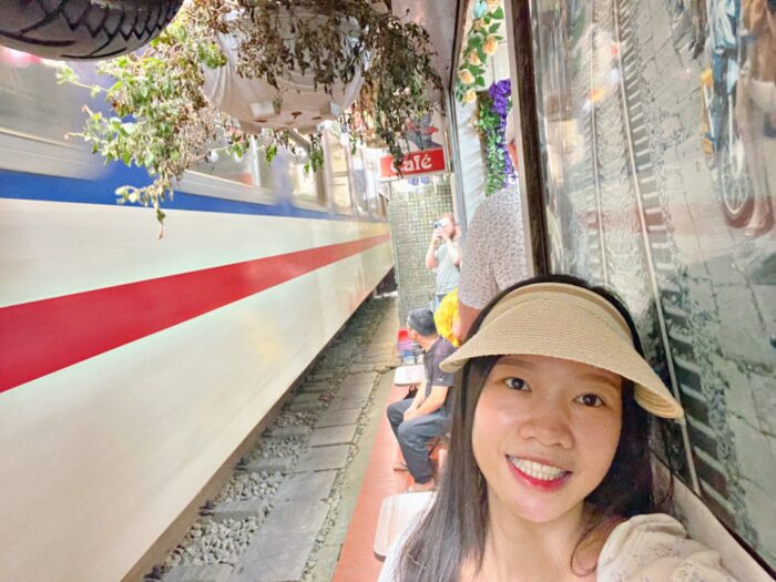 hanoi-train-street-schedule-open-closed-accident-time-location-history-photos-cafe-vietnam