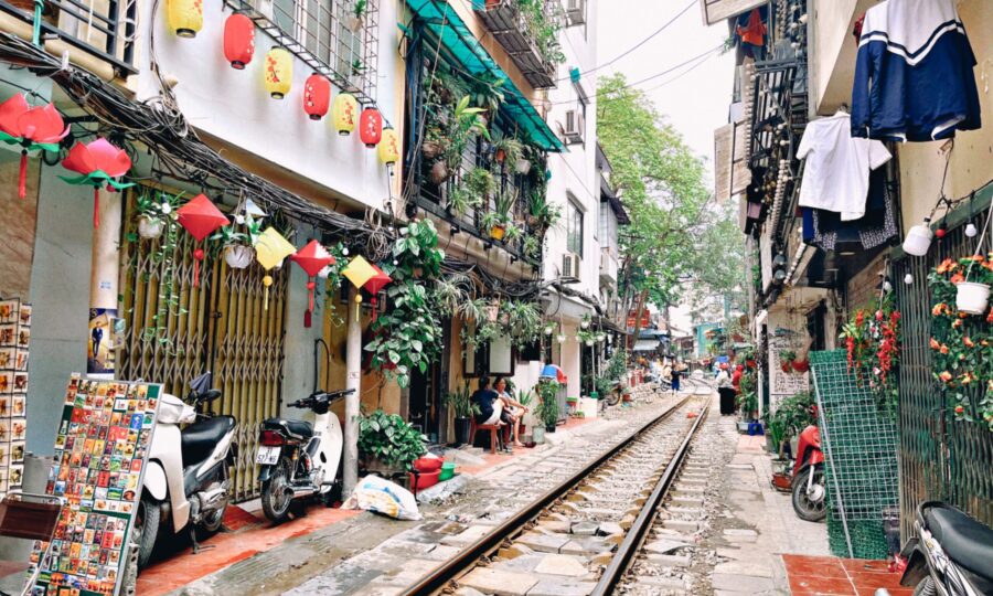 hanoi-train-street-schedule-open-close-accident-time-location-history