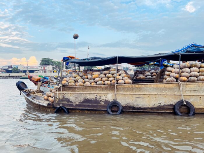 can-tho-floating-market-by-yourself-blog-time-cai-rang-floating-market-price-travel