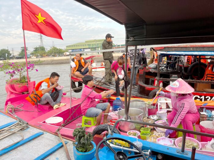 can-tho-floating-market-by-yourself-blog-time-cai-rang-floating-market-price-travel