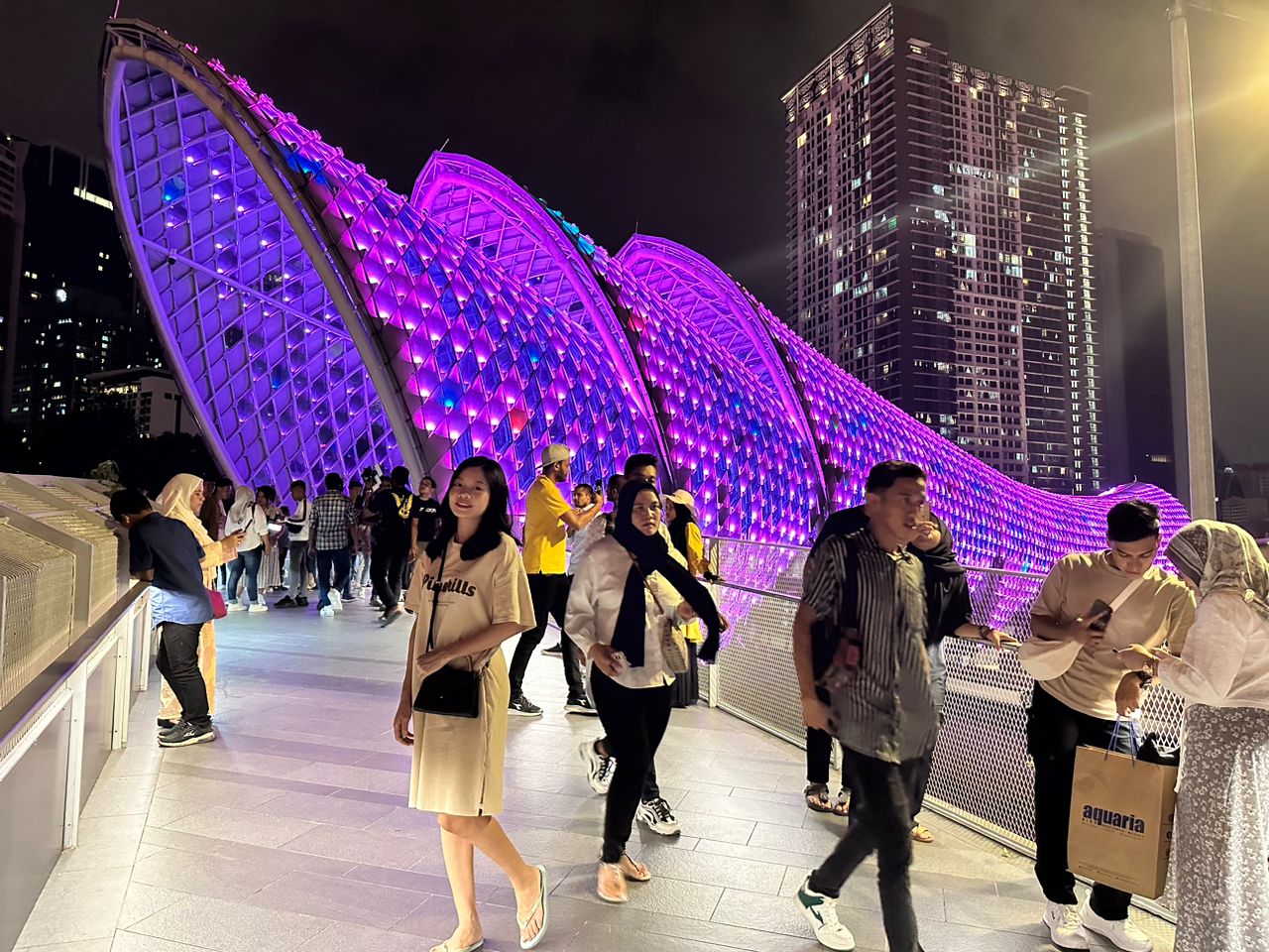Pintasan-Saloma- bridge- what-do-to-in-kl-at-night-nighttime-attraction- things-to-do-in-kl-at-night-night-activities-night-attractions-in-kl