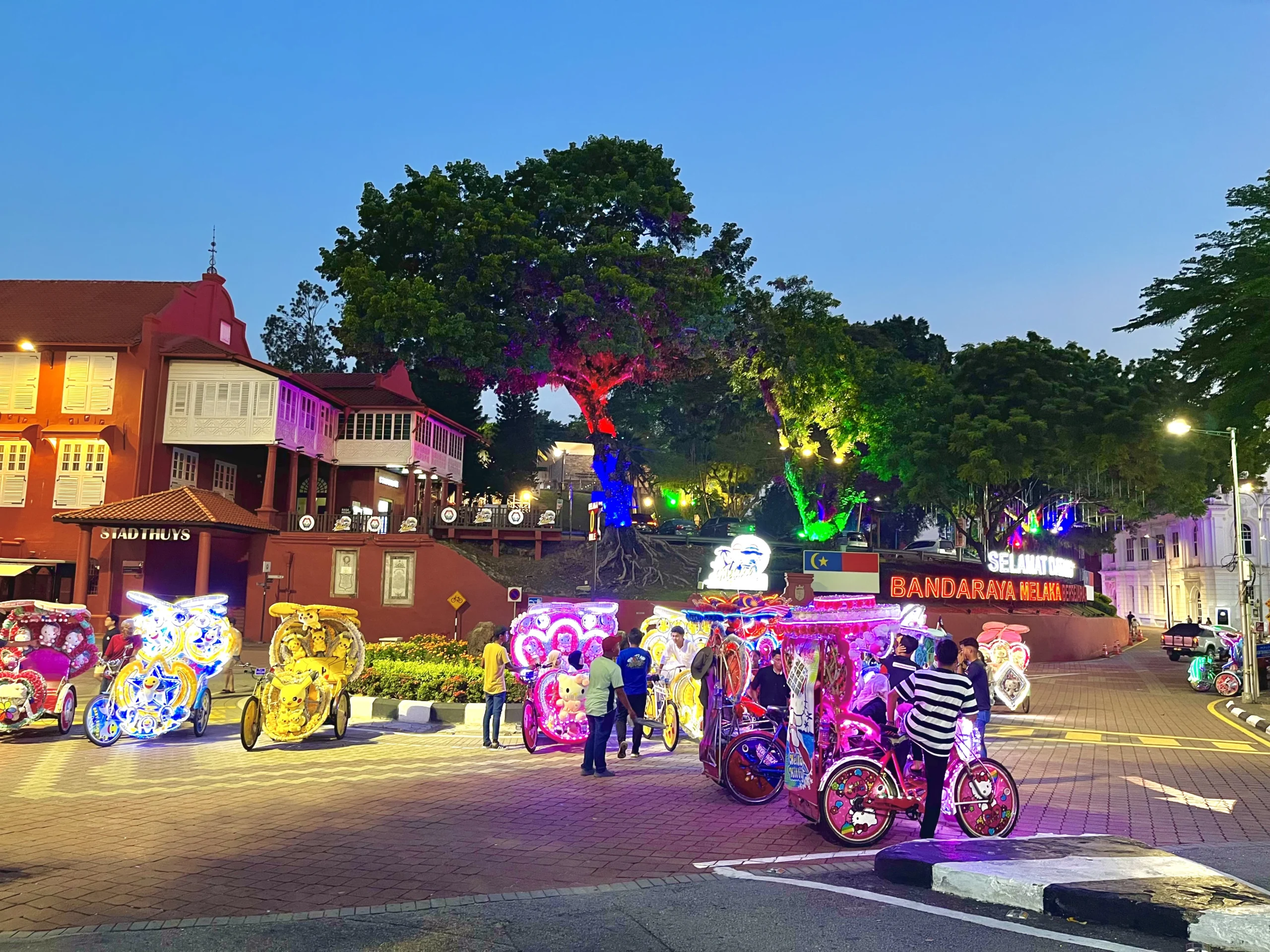 melaka attraction at night - fun things to do in melaka - trishaw ride