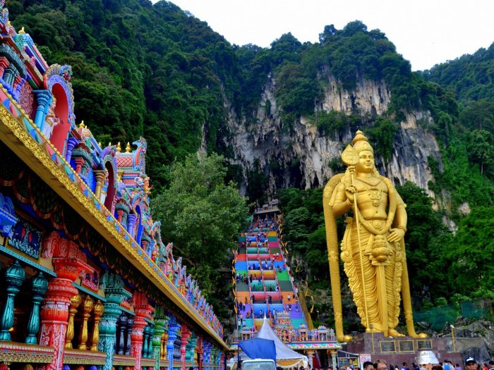 murugan-statue - malaysia-temple-lord-of-caves-batu-caves-how-to-get-there-from-kuala-lumpur